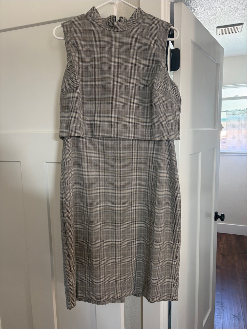 ANN TAYLOR Sleeveless Gray Plaid Sheath Dress